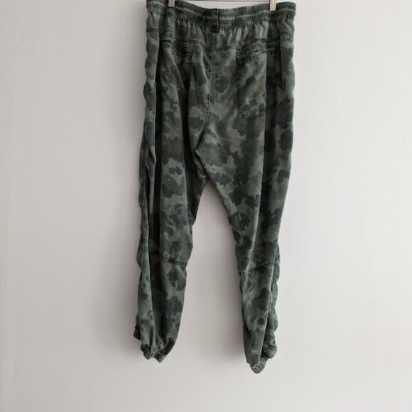 Anthropologie Green Camo Jogger Pants Size XL - Picture 6 of 11
